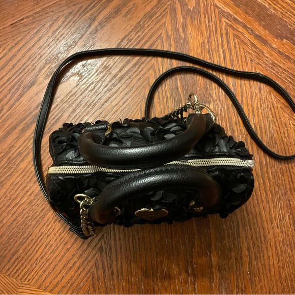 Adorable Betsy Johnson Frilly Black 🌹 Petal Heart Silver Hardware & Chain bag! - Picture 12 of 16